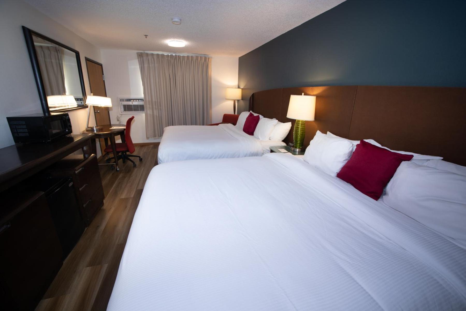 Alliance Hotel & Suites, A Howard Johnson By Wyndham Exterior foto